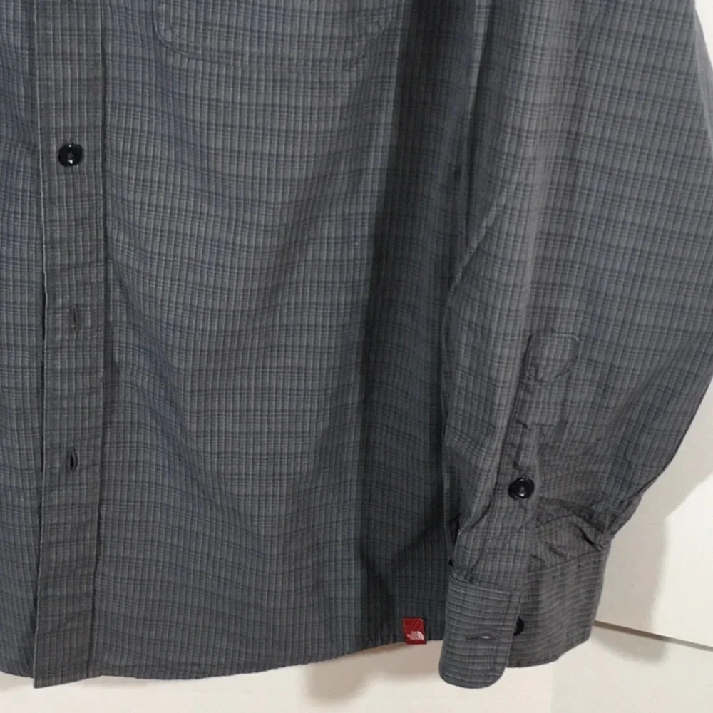 North Face men’s blue gray shirt